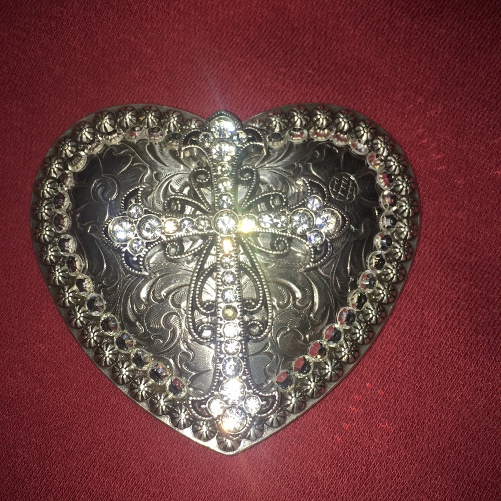 Cross belt buckle